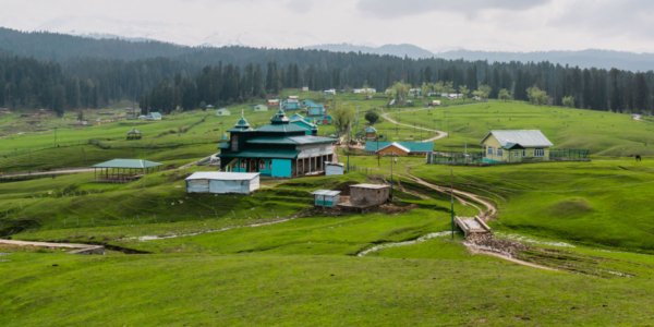Kashmir Heaven on Earth : Experience the Ultimate in Natural Beauty and Tranquility
