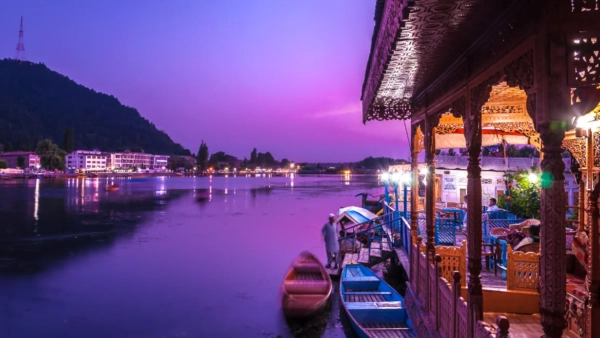 Houseboat Stay in Kashmir